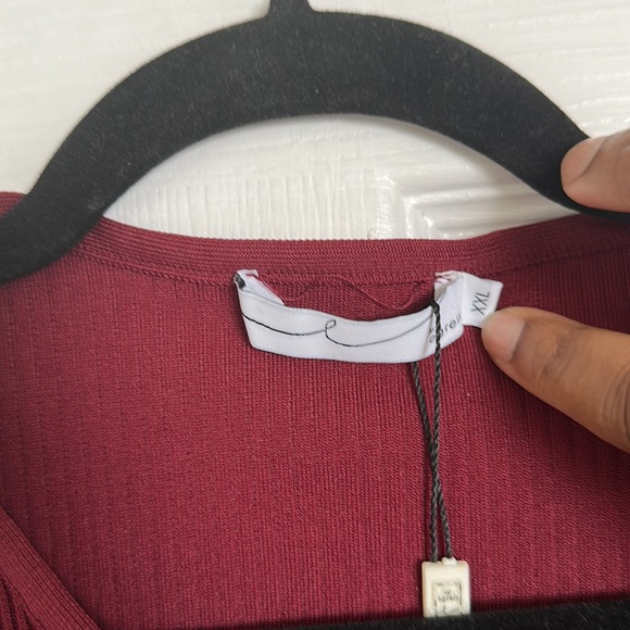 BYEGREIS | Ribbed Cutout Sleeveless Top - Picture 3 of 6